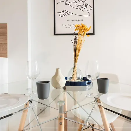 Апартаменты Elegant Studio For 2 - Very Close To Huge Parc Париж